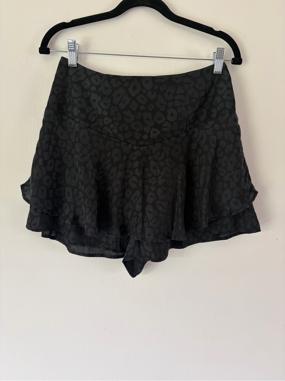 Show Me Your MUMU Ferris Flutter Black Tonal Animal Pattern Ruffle Skort Medium